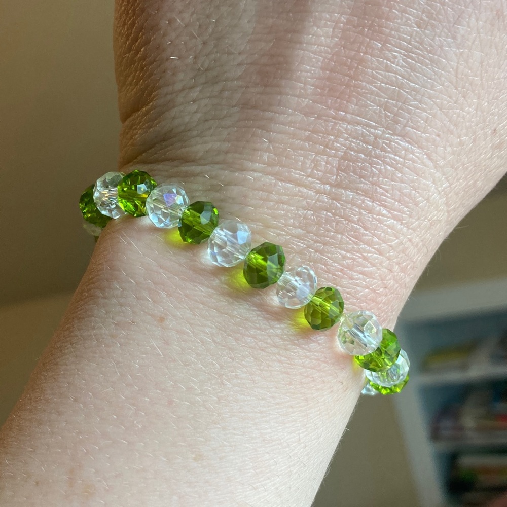 Green and Clear Bead Stretch Bracelet